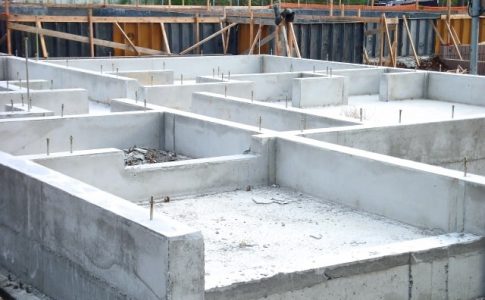 アパート建築費用が安いのは、工務店？ハウスメーカー？