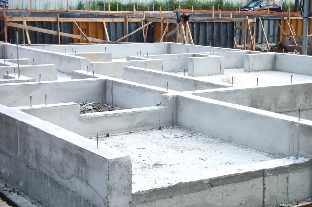 アパート建築費用が安いのは、工務店？ハウスメーカー？